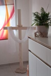 Kreuz hell 3 klein
